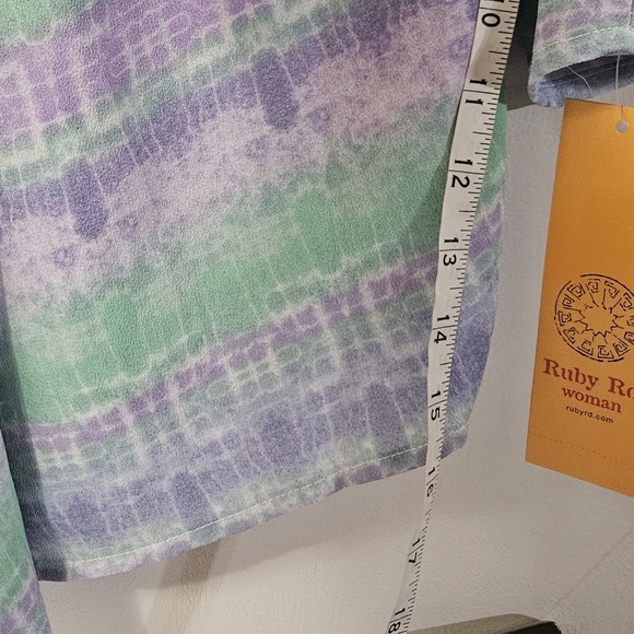NWT! Pastel Colored Ruby Rd. V Neck Tunic Top! - Picture 4 of 5
